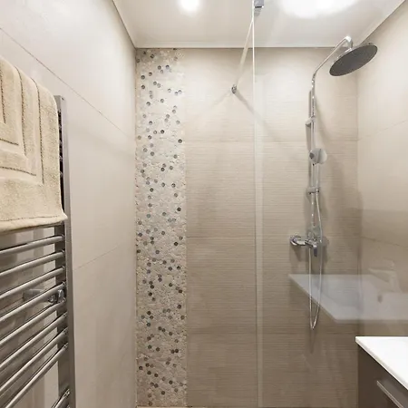 2-br 2 Minutes From The Parking *