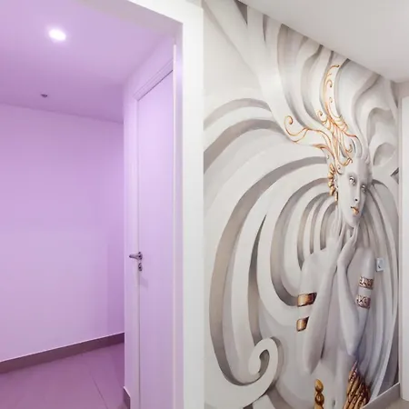 2-br 2 Minutes From The Parking *