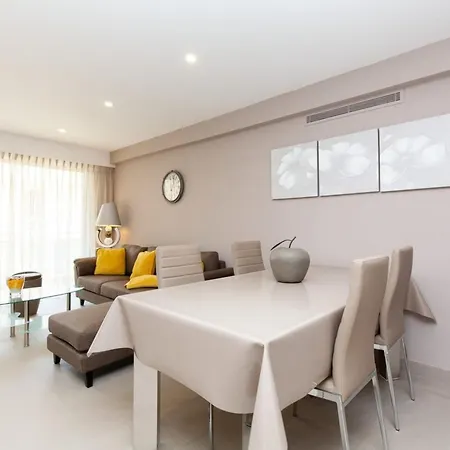 2-br 2 Minutes From The Parking קאן