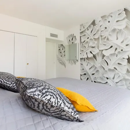 2-br 2 Minutes From The Parking *