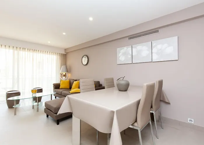 2-br 2 Minutes From The Parking