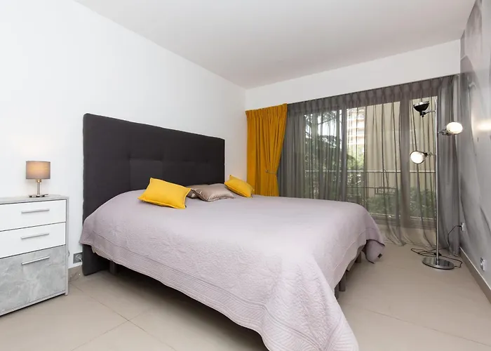 Daire 2-br 2 Minutes From The Parking Cannes