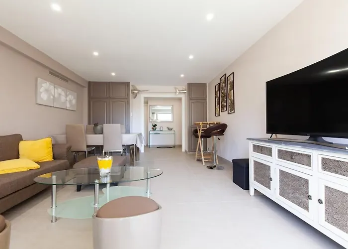 2-br 2 Minutes From The Parking