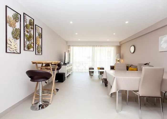 2-br 2 Minutes From The Parking