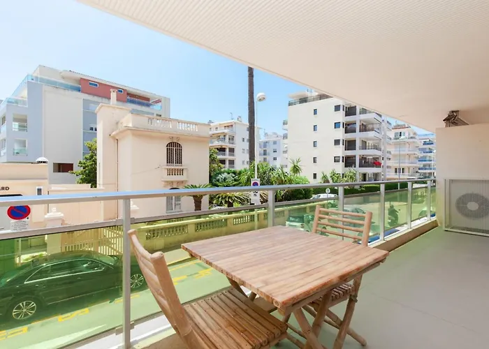 2-br 2 Minutes From The Parking Daire