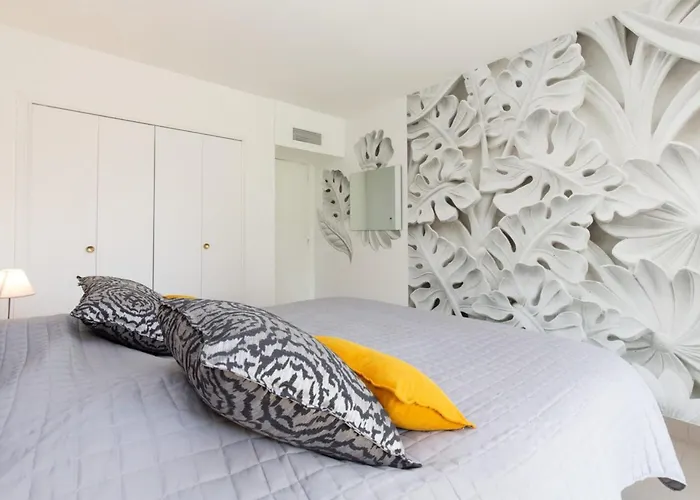 2-br 2 Minutes From The Parking *