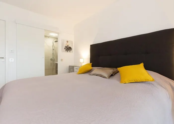 2-br 2 Minutes From The Parking * Cannes