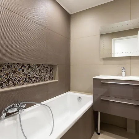 2-br 2 Minutes From The Parking Apartmán