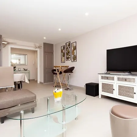2-br 2 Minutes From The Parking Apartmán *