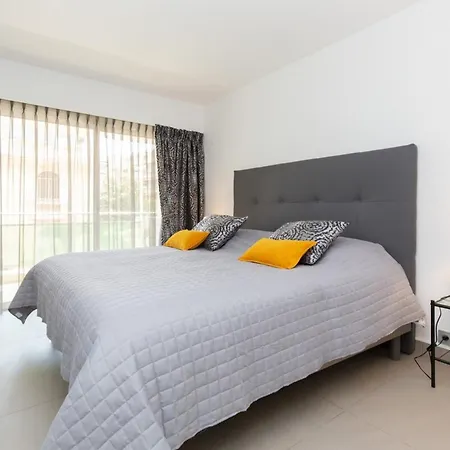 Apartmán 2-br 2 Minutes From The Parking *