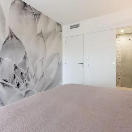 2-br 2 Minutes From The Parking Apartmán